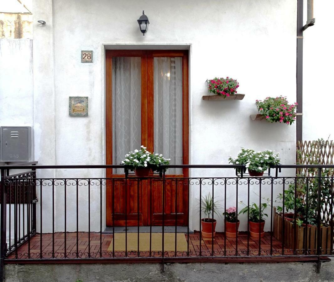 בלפאסו Guest House Le Ginestre Dell'Etna מראה חיצוני תמונה