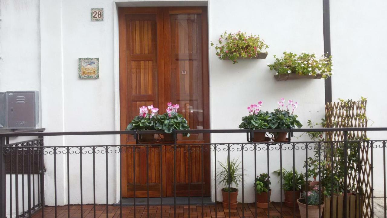 בלפאסו Guest House Le Ginestre Dell'Etna מראה חיצוני תמונה
